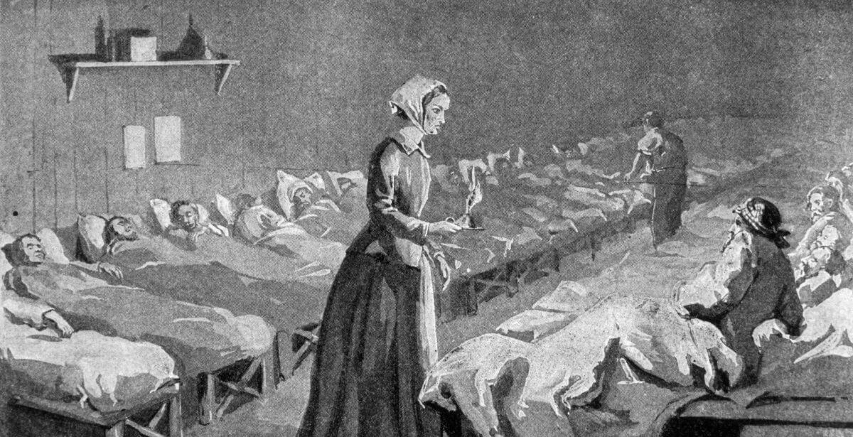 Black and white depiction of Florence Nightingale treating soldiers during the Crimean War